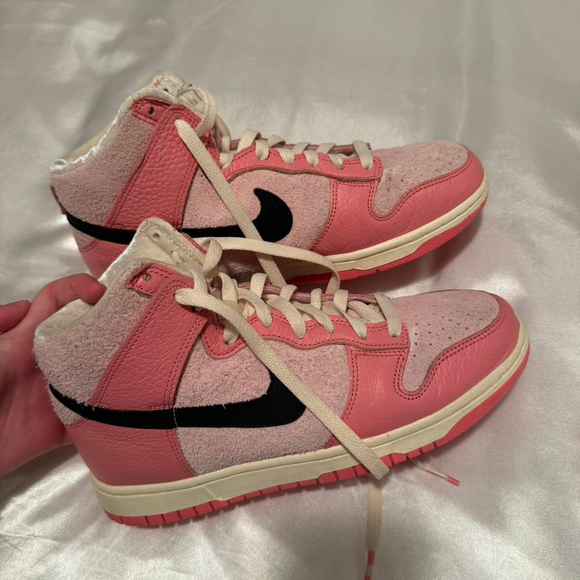 womens size 9 pink high nike dunks in great condition, hardly worn - Picture 3 of 7